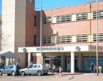 Sigue internada la niña que quedó colgada de un árbol tras la explosión de un pozo negro