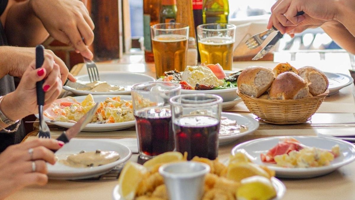 El bodegón que hace carne al horno con papas españolas abundantes y está en Buenos Aires