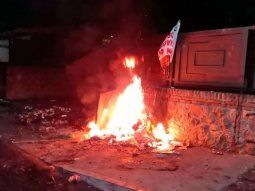 La Rioja: militantes atacaron la residencia del gobernador