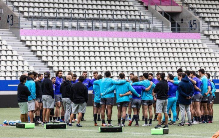 Los Pumas comenzaron una mini concentración en París