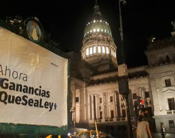 El oficialismo impulsa en la calle la reforma del Impuesto a las Ganancias