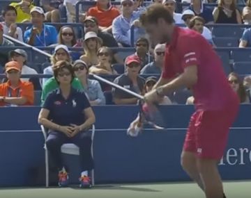 Está nervioso: el rival de Del Potro en cuartos destrozó una raqueta