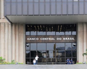 Banco Central de Brasil salió a calmar el mercado y el real se aprecia a 4