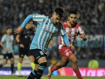 Con uno menos y sobre la hora, Talleres de Remedios de Escalada eliminó a Racing