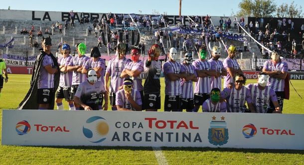 La novedosa formación de Sacachispas para la foto