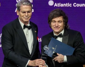 Scott Bessent junto a javier Milei.