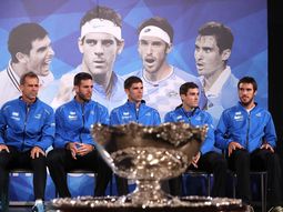 Los miembros del equipo argentino de Copa Davis, el capitán, Daniel Orsanic, y los jugadores, Juan Martín del Potro, Federico Delbonis, Guido Pella y Leonardo Mayer Los miembros del equipo argentino de Copa Davis, el capitán, Daniel Orsanic, y los jugadores, Juan Martín del Potro, Federico Delbonis, Guido Pella y Leonardo Mayer