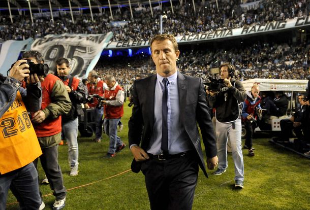 Arruabarrena, contundente: Si Angelici pierde las elecciones, no sigo