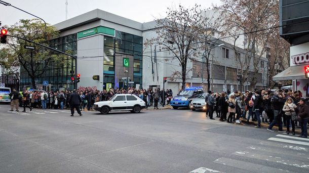 Por una amenaza de bomba, evacuaron la Municipalidad de Vicente López