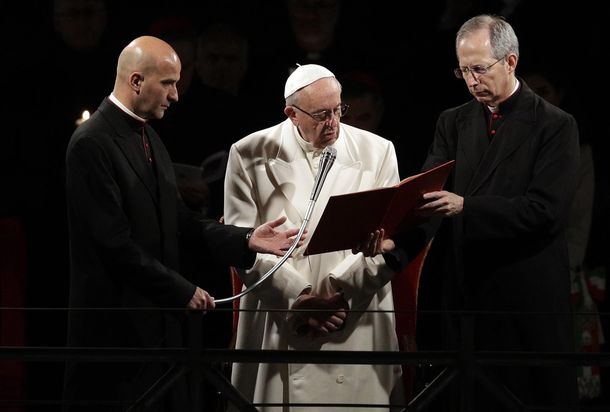 Francisco criticó la burocracia paralizante que no permite que las cosas cambien