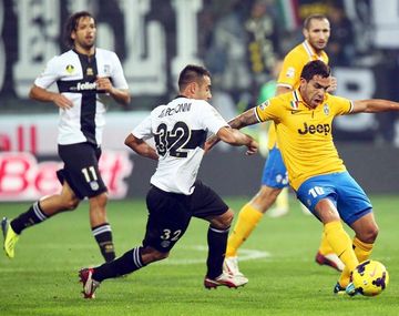La Juventus de Tevez venció al Parma y se acercó al líder