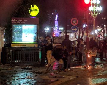 Los destrozos se produjeron al final de la multitudinaria marcha en Plaza de Mayo