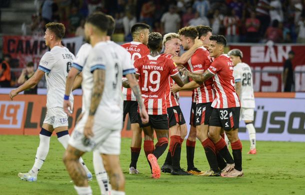 Vélez y Estudiantes jugarán la final de la Supercopa Internacional 2024: día, hora y sede confirmadas