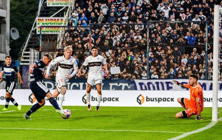 Platense sacó un empate agónico ante Gimnasia en el Bosque