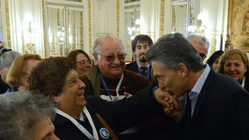 Macri con jubilados Macri con jubilados