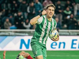 riquelme se mueve en silencio: boca sondeo a auzmendi, goleador de banfield riquelme se mueve en silencio: boca sondeo a auzmendi, goleador de banfield