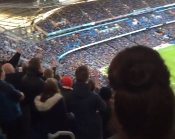Con una canción, los hinchas del Middlesbrough se burlaron del Manchester City en el Etihad Stadium.