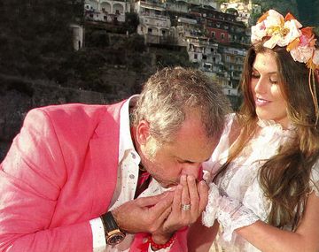 Loly y su anillo: Es de oro blanco y diamantes