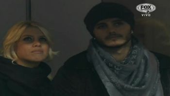 wanda e icardi: espectadores de lujo en un partido de futbol en italia wanda e icardi: espectadores de lujo en un partido de futbol en italia