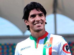 Sebastián Abreu con la camiseta del Audax Italiano
