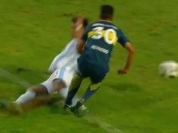 ¡Imposible no verlo! A Boca no le cobraron un penal clarísimo