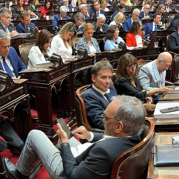 Modo troll: qué hizo Fernando Iglesias cuando le dio la espalda al Presidente