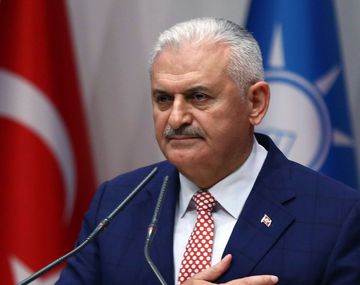 El primer ministro de Turquía confirmó un intento de golpe de Estado