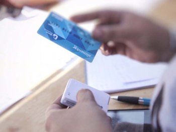 Escándalo en Pinamar: dos funcionarias detenidas por presunto robo de Tarjetas Alimentar 
