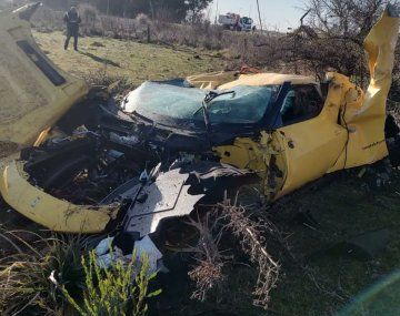 San Vicente: Ferrari quedó destrozada tras impactar contra un poste