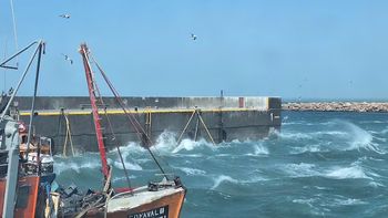 temporal de viento en la patagonia provoco incendios, voladuras de techos y hundimiento de barcos temporal de viento en la patagonia provoco incendios, voladuras de techos y hundimiento de barcos