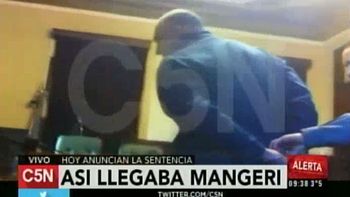 video : asi entro mangeri a la audiencia en la que conocera su sentencia video : asi entro mangeri a la audiencia en la que conocera su sentencia
