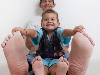 Tien los pies más grandes del mundo