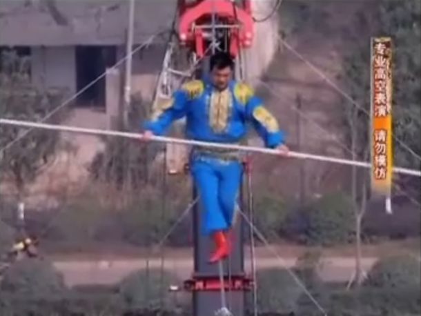 Un equilibrista pasa 3 días sobre las cuerdas