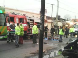 Bomberos y el SAME trabajan en la zona