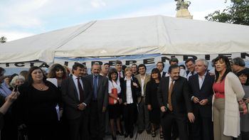 opositores instalaron la carpa por la justicia independiente opositores instalaron la carpa por la justicia independiente