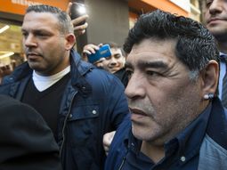 maradona en viamonte: que dejen la afa limpita, hay que hacer una liga de 20 maradona en viamonte: que dejen la afa limpita, hay que hacer una liga de 20
