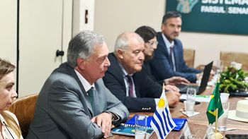 El titular del MGAP, Fernando Mattos, trasladó su preocupación a las autoridades brasileñas por las demoras en los pasos de frontera para la exportación de productos lácteos. El titular del MGAP, Fernando Mattos, trasladó su preocupación a las autoridades brasileñas por las demoras en los pasos de frontera para la exportación de productos lácteos.