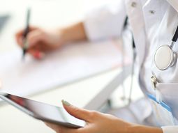 Hoy es el Día del Médico: ¿por qué se celebra el 3 de diciembre?