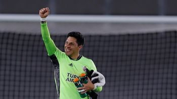 De Di Stéfano a Viña pasando por Enzo Pérez: todos los jugadores de campo de River que fueron al arco De Di Stéfano a Viña pasando por Enzo Pérez: todos los jugadores de campo de River que fueron al arco