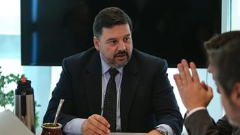 ¿fin de la polemica? adrian pena aseguro que su titulo esta en tramite ¿fin de la polemica? adrian pena aseguro que su titulo esta en tramite