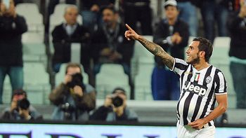 tevez confirmo su festejo: esta esperando al heredero tevez confirmo su festejo: esta esperando al heredero