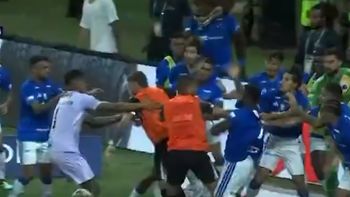 La guerra que rompió un récord histórico: 23 expulsados en la final del Mineiro