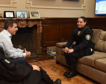 Ritondo ascendió la policía que amamantó a un bebé