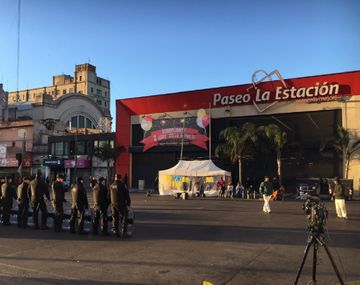 Protesta de más de 100 puesteros en Congreso por el cierre de un paseo