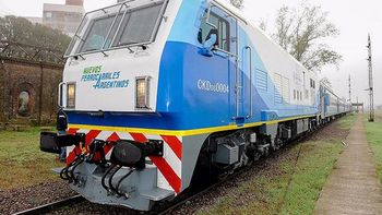 randazzo recibio la primera formacion del tren cero kilometro en bahia blanca randazzo recibio la primera formacion del tren cero kilometro en bahia blanca