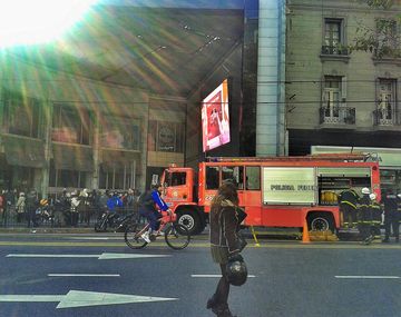 Evacuaron el shopping Alto Palermo por un incendio
