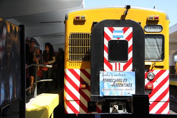 Gremios ferroviarios inician una campaña para estatizar los trenes