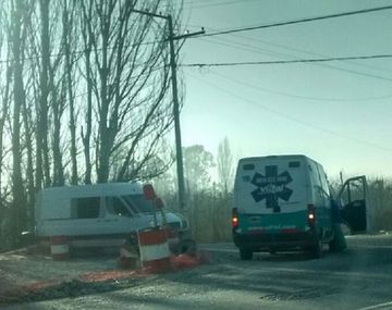 Una mujer se tiró semidesnuda de una camioneta en movimiento - Crédito: lmneuquen.com