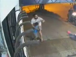 Disfrazados de policías asaltaron a un hombre que estaba con su hijo de 3 años