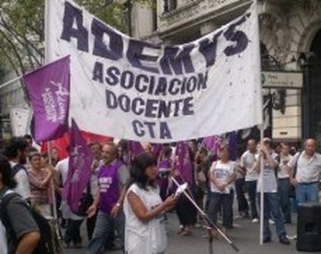 Docentes porteños marchan al Ministerio de Educación